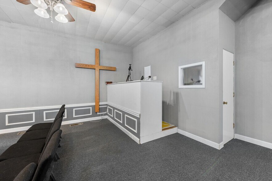 More Photos Of 8861 Botanical Ave, Caseyville Specialty For Sale