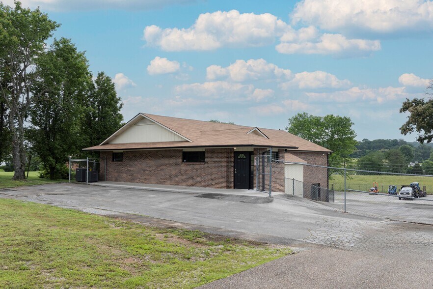 Primary Photo Of 10022 Rutledge Pike, Knoxville Medical For Sale