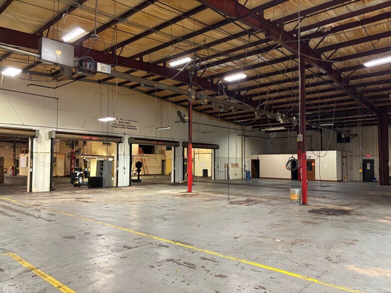 More Photos Of 1137 S Lafayette Blvd, South Bend Manufacturing For Sale