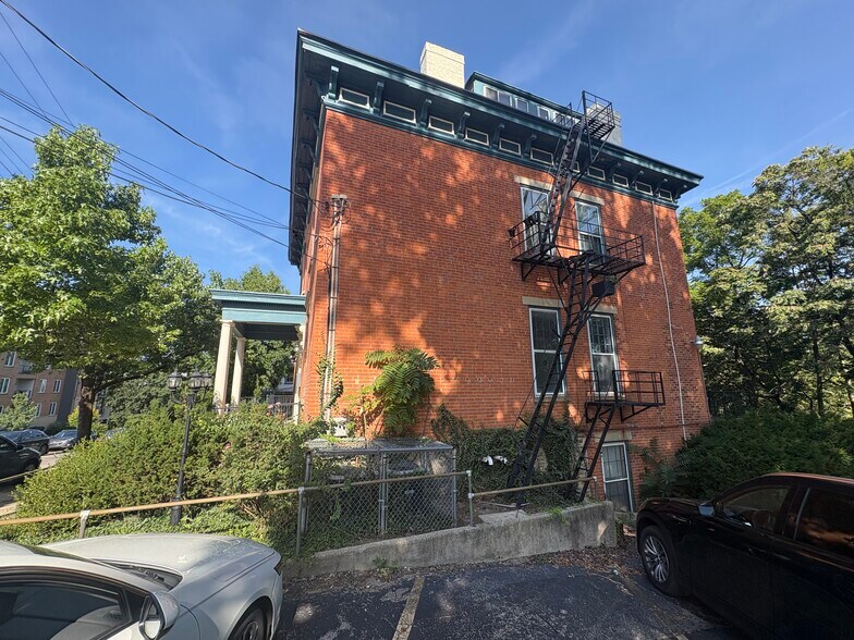 More Photos Of 114 Wellington Pl, Cincinnati Office Residential For Lease