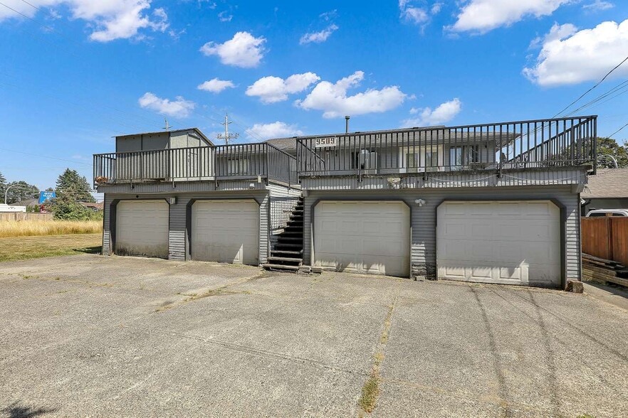 More Photos Of 9509 152 St, Surrey Daycare Center For Lease