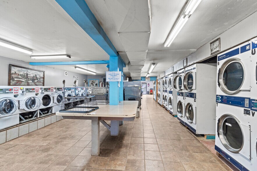 More Photos Of 120 S Hussey Ave, Cave Junction Specialty For Sale