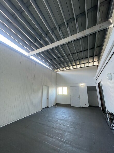 More Photos Of 1109 N 36th St, Seattle Warehouse For Lease