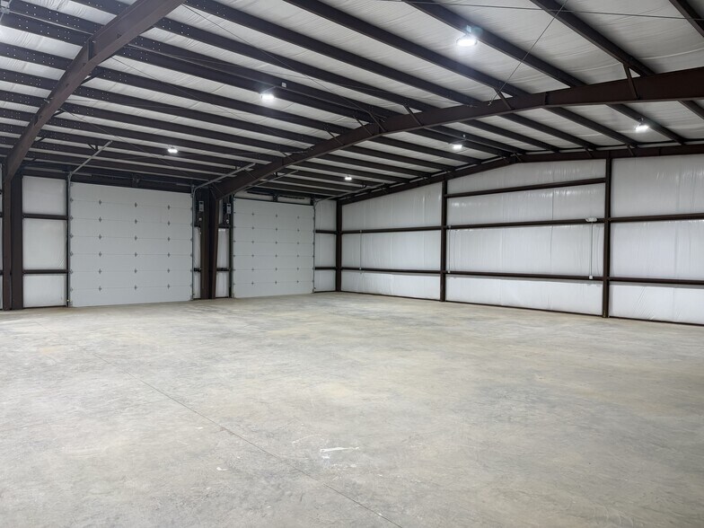 More Photos Of 3204 118th St, Lubbock Flex For Lease