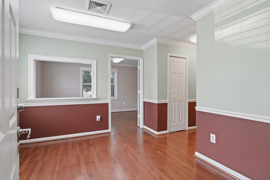 More Photos Of 2106 Gallows Rd, Vienna Office For Lease