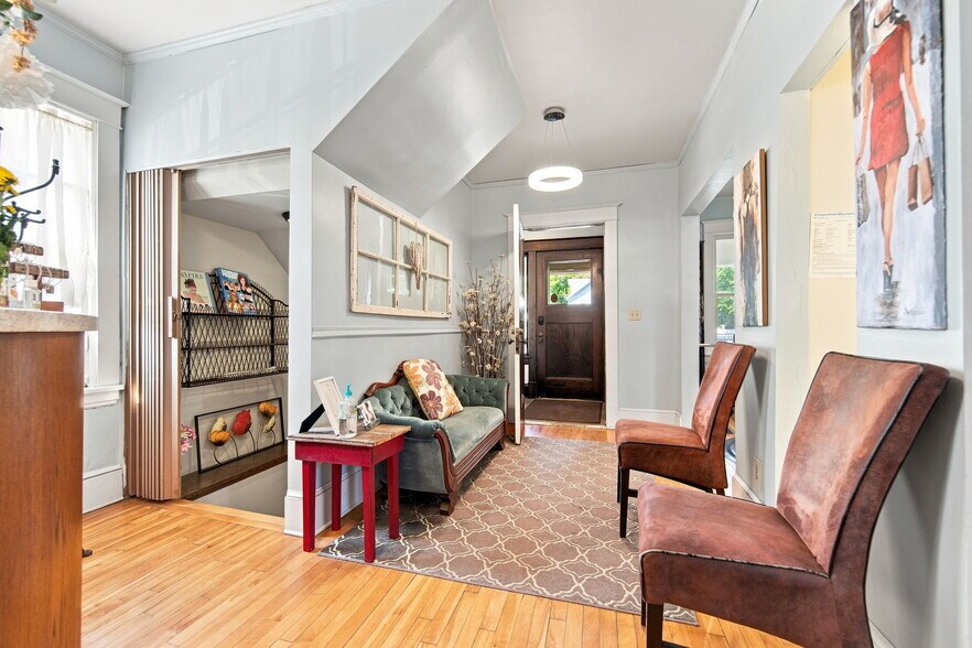 More Photos Of 1208 Grand Ave, Saint Paul Storefront Retail Office For Sale