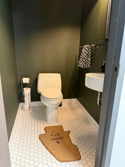 More Photos Of 123 Pit Ln, Pontiac Specialty For Sale