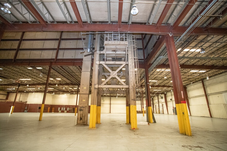 More Photos Of 80 American Wy, Natural Bridge Station Industrial For Lease
