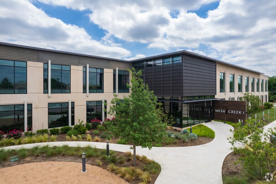 More Photos Of 801 E Old Settlers Blvd, Round Rock Office For Lease