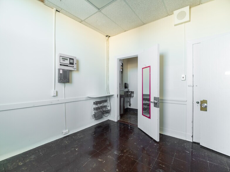 More Photos Of 18 Central Ave, Port Chester Schools For Lease