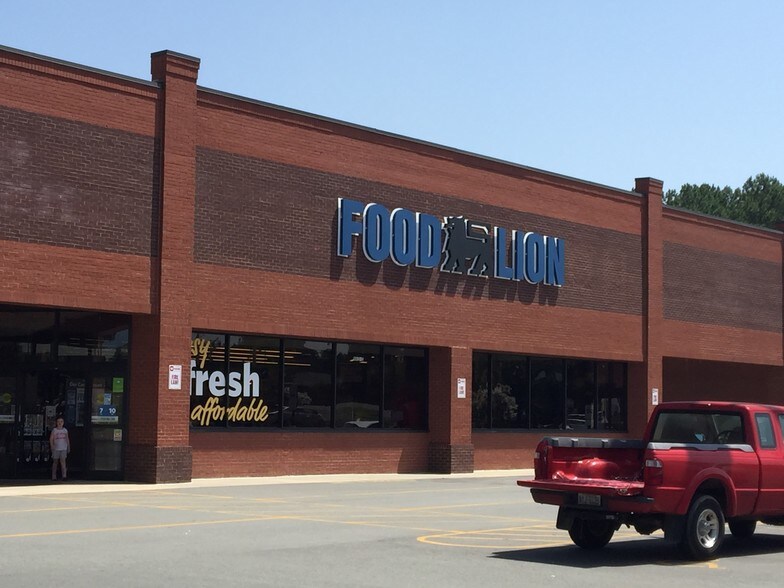 More Photos Of 1005 Monroe St, Carthage Unknown For Lease