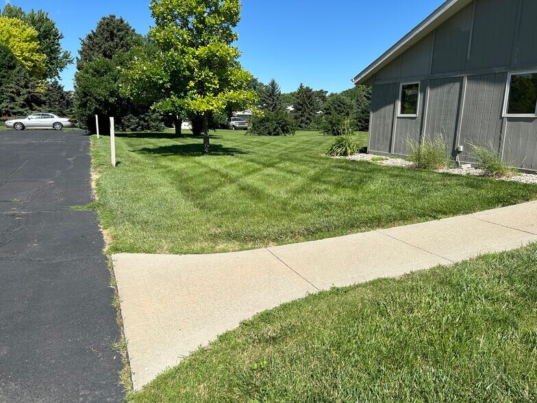 More Photos Of 335 Wycoff Dr, North Sioux City Medical For Sale