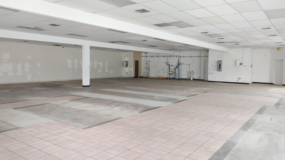 More Photos Of 1360 N State Road 7, Margate Freestanding For Lease