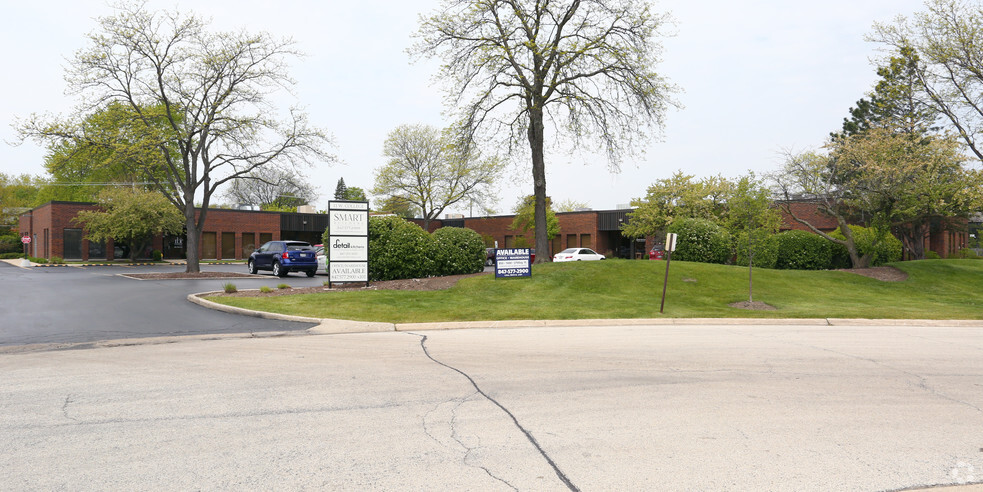 Primary Photo Of 11 W College Dr, Arlington Heights Showroom For Lease