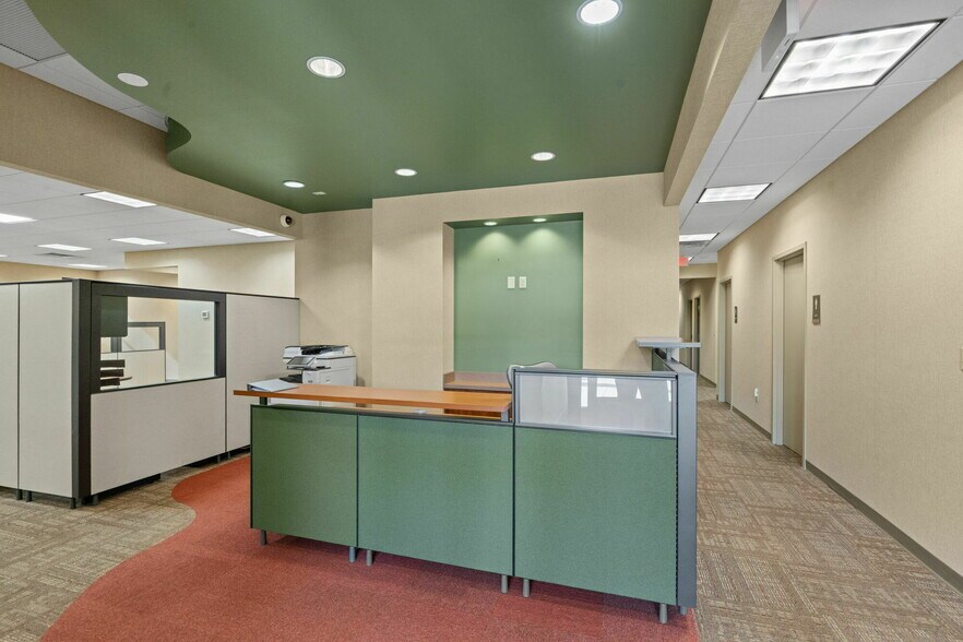 More Photos Of 326 Partnership Pky, Maryville Loft Creative Space For Sale