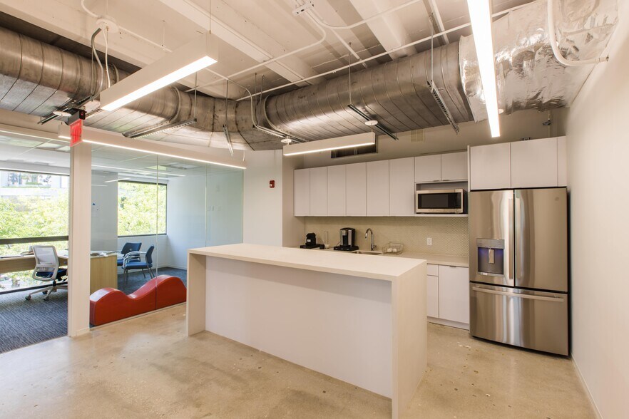 More Photos Of 3250 Mary St, Coconut Grove Office For Lease