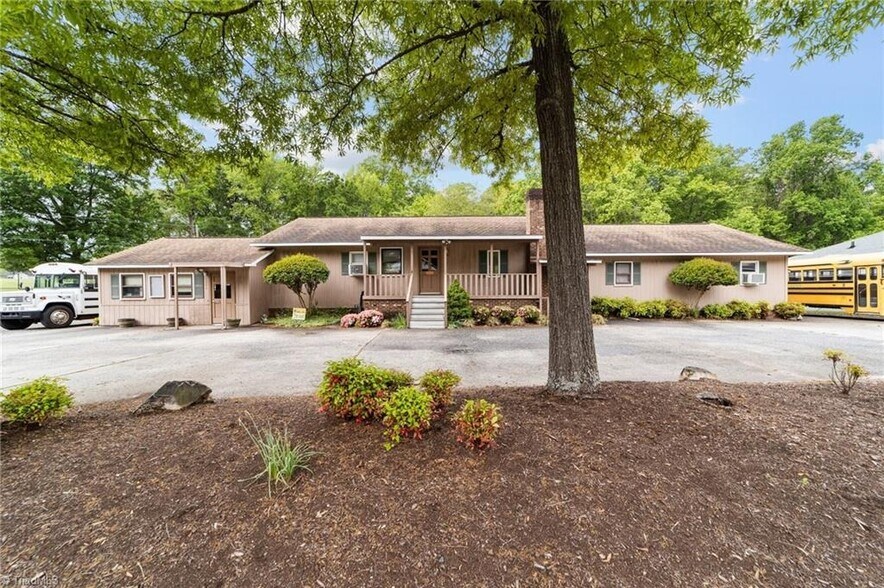 More Photos Of 1501 Upland Dr, Greensboro Office For Sale