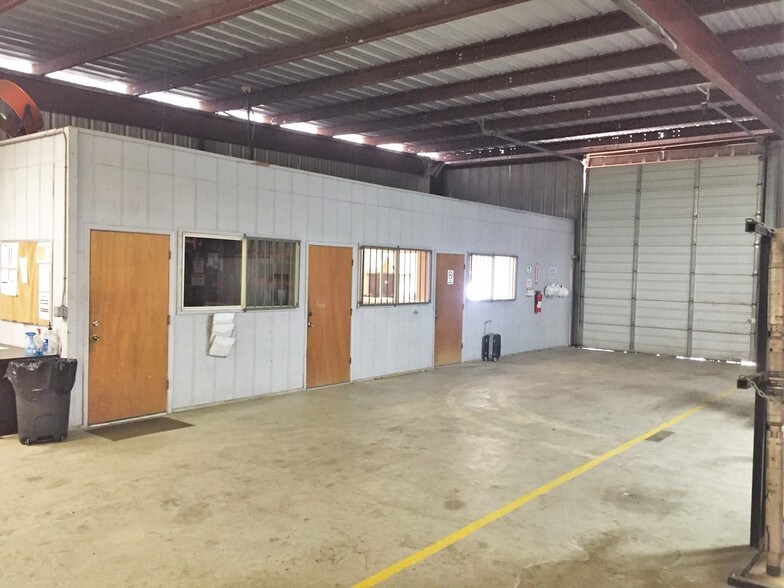 More Photos Of 3517 W Highway 90, Seguin Warehouse For Lease