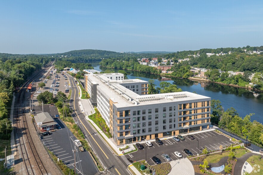 More Photos Of 39 Railroad Ave, Haverhill Apartments For Lease