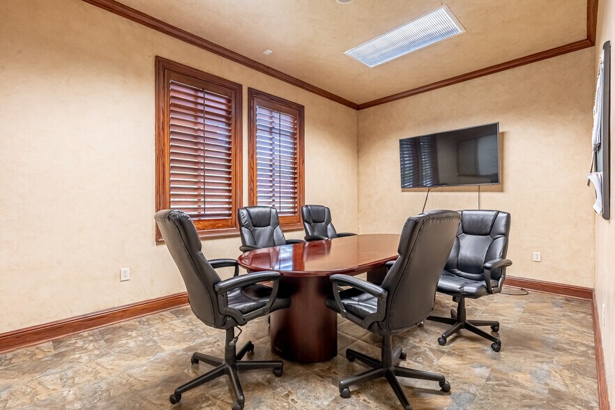 More Photos Of 6620 Bryant Irvin Rd, Fort Worth Medical For Lease