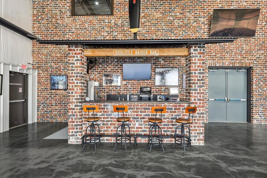 More Photos Of 9408 Learjet Ln, McKinney Airplane Hangar For Sale