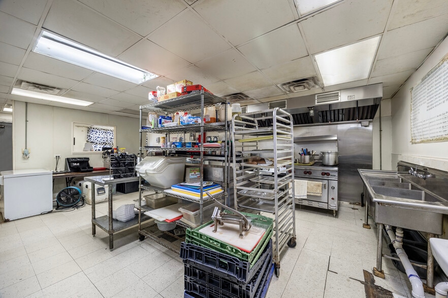 More Photos Of 9202 Ashville Dr, Houston Shelter For Sale