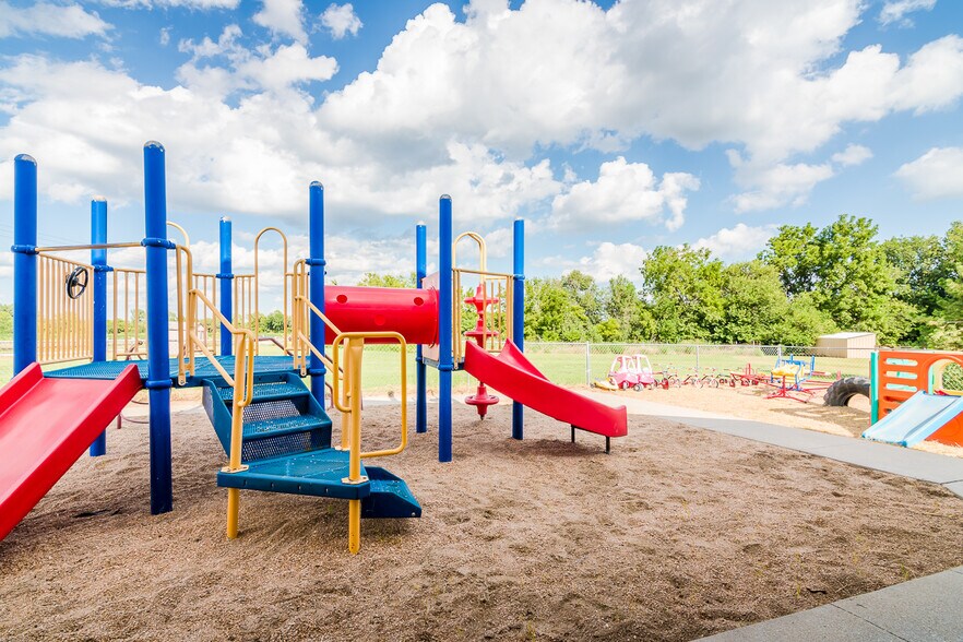 More Photos Of 17656 Old Post Rd, Wamego General Retail For Sale