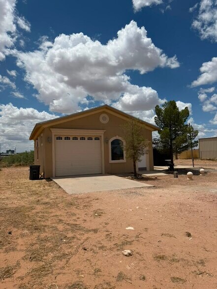 More Photos Of 13618 Emma Ln, El Paso Flex For Lease