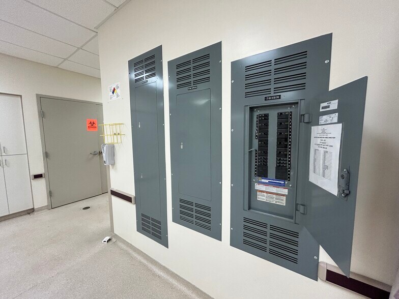 More Photos Of 213-221 Sterling Farm Dr, Jackson Medical For Lease