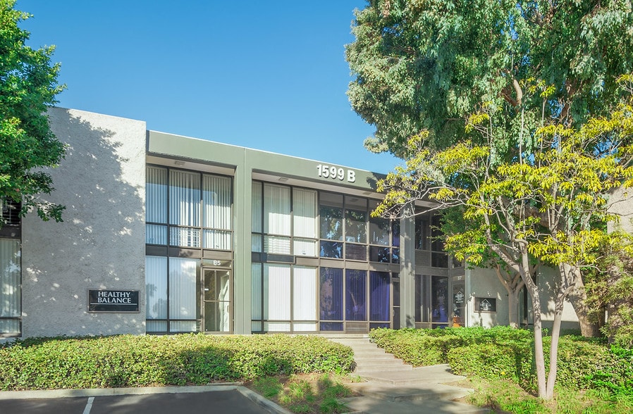 More Photos Of 729 W 16th St, Costa Mesa Research And Development For Lease