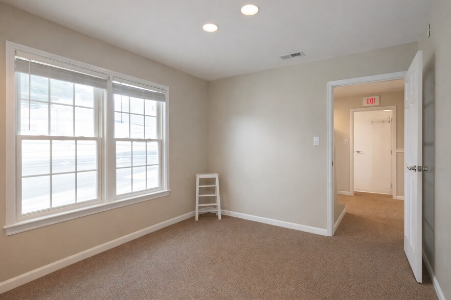 More Photos Of 5549 Langston Blvd, Arlington Flex For Lease
