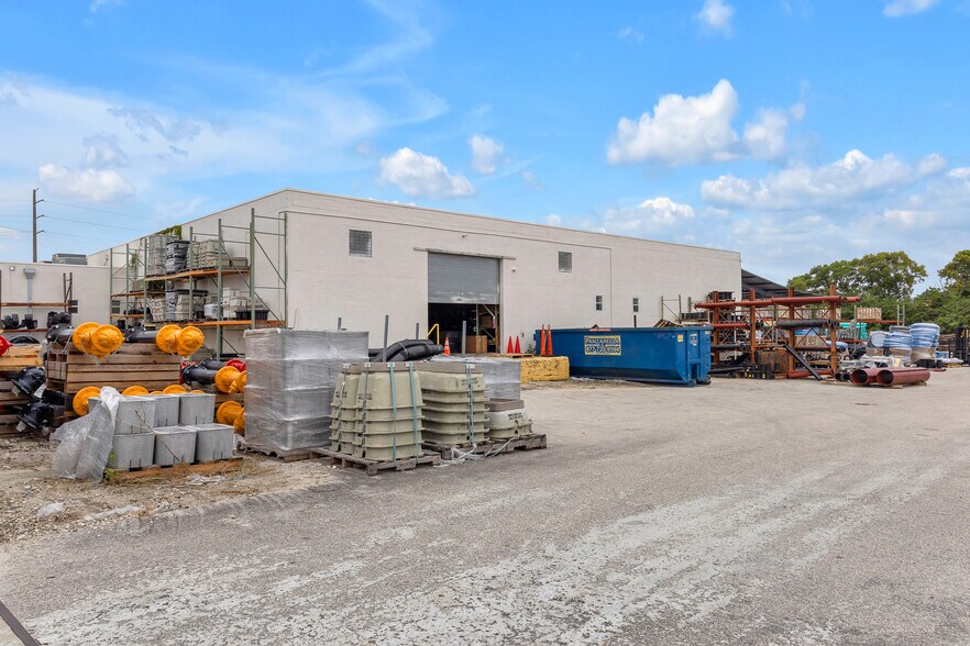 More Photos Of 4310 NW 10th Ave, Oakland Park Warehouse For Lease