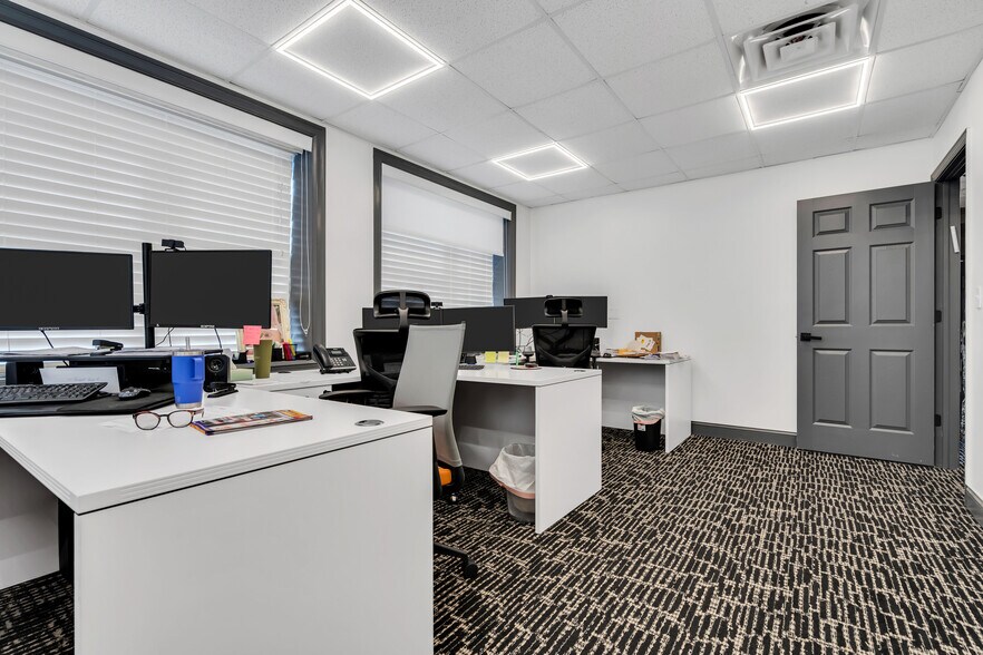 More Photos Of 2597 Hooper Ave, Brick Office For Sale