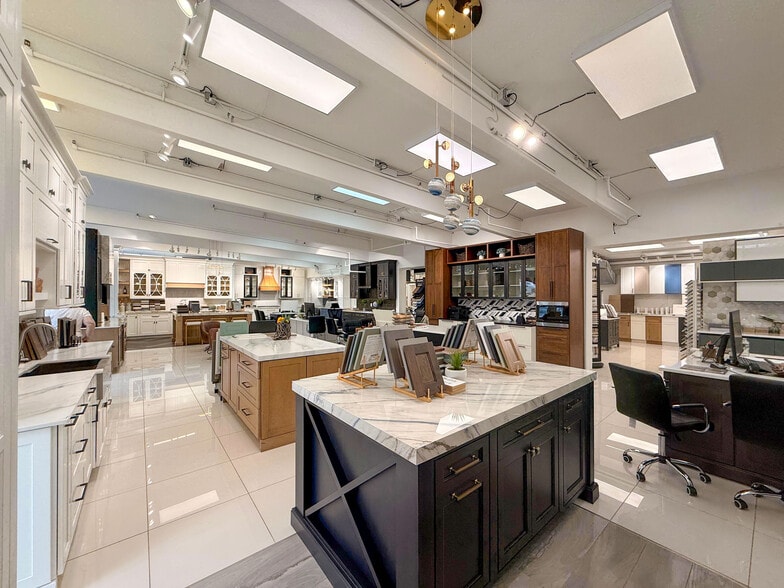 More Photos Of 492 N Route 17, Paramus Freestanding For Lease