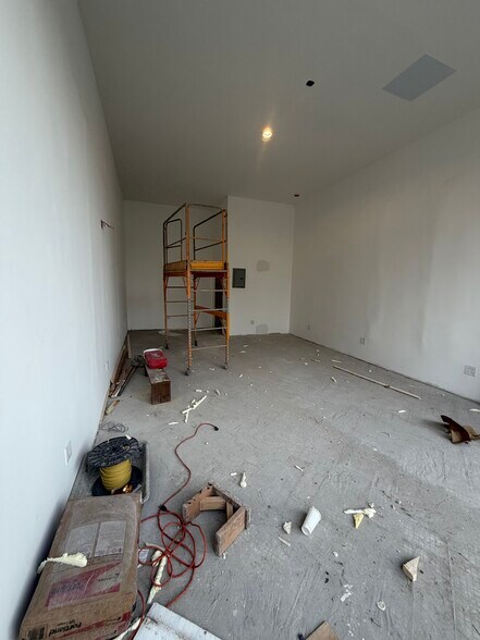 More Photos Of 364 Summit Ave, Jersey City Storefront For Lease