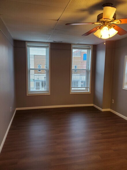 More Photos Of 209 N State St, Litchfield Storefront Retail Residential For Sale