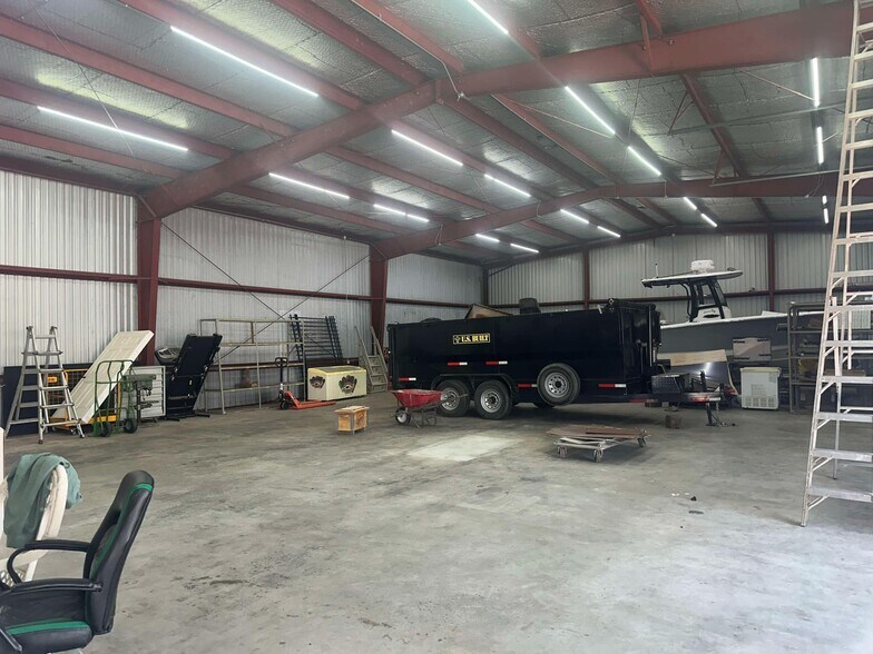 More Photos Of 9941A Rowlett Rd, Houston Warehouse For Lease