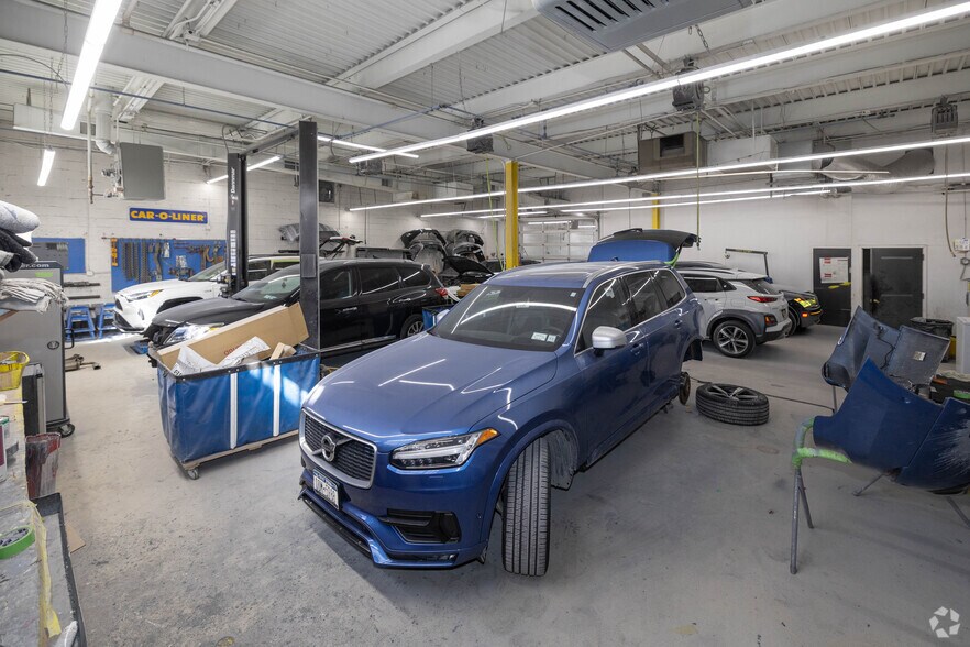 More Photos Of 910 3rd Ave, New Hyde Park Warehouse For Sale