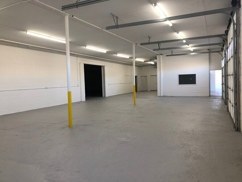 More Photos Of 1000 Fulton St, Farmingdale Warehouse For Lease