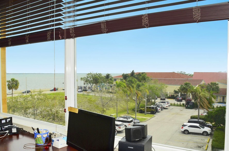 More Photos Of 120-140 S Indian River Dr, Fort Pierce Coworking Space