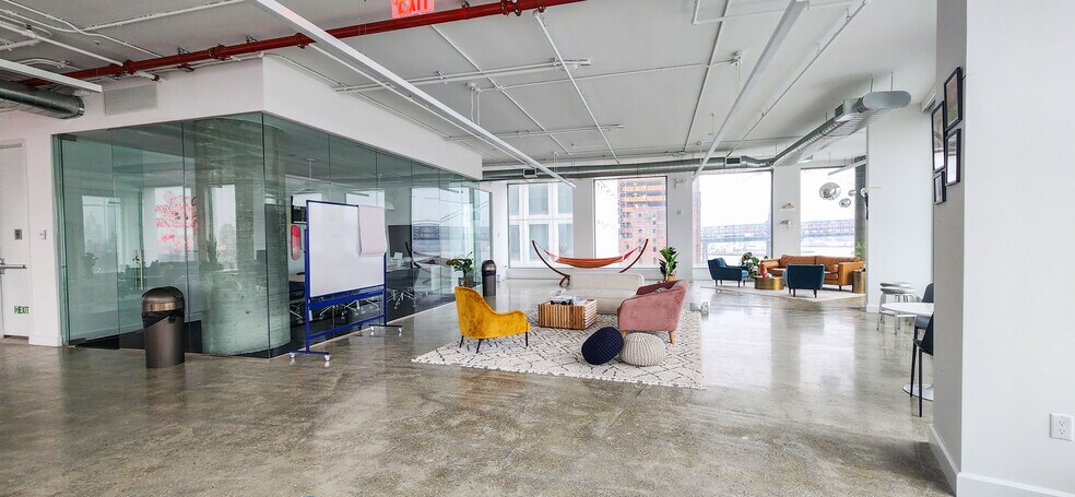More Photos Of 10 Grand St, Brooklyn Office For Lease