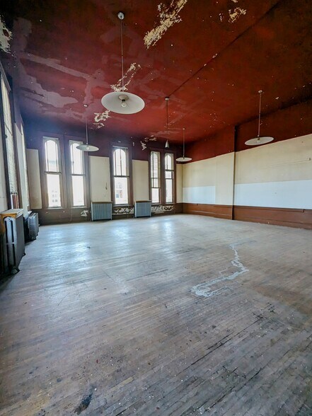 More Photos Of 301 Columbia St, Lafayette Office For Lease