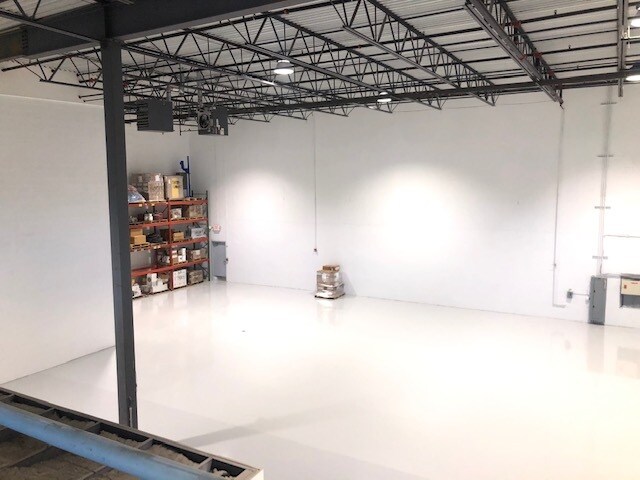 More Photos Of 340 Marshall Ave, Aurora Warehouse For Sale