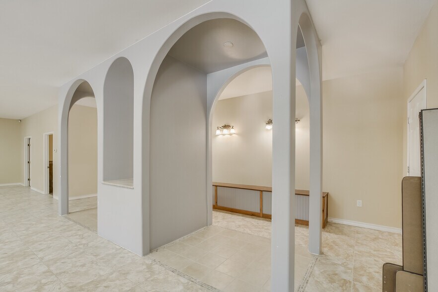 More Photos Of 3500 Lohmans Ford Rd, Lago Vista Warehouse For Sale