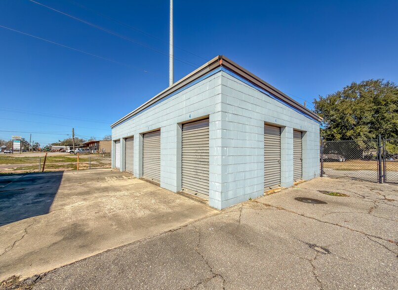 More Photos Of 1204 Dothan Rd, Bainbridge Flex For Lease