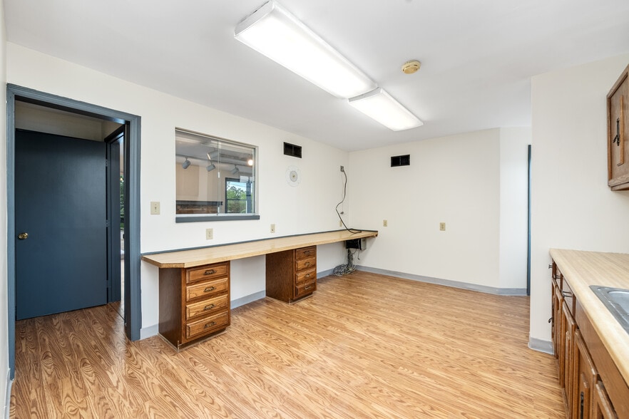More Photos Of 10 Youell St, Florence Medical For Sale
