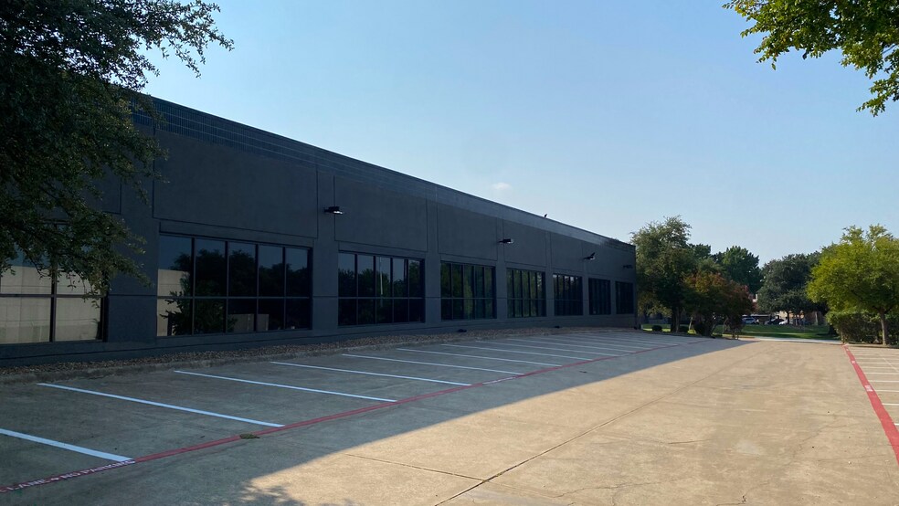 More Photos Of 3033 W Royal Ln, Irving Light Distribution For Sale