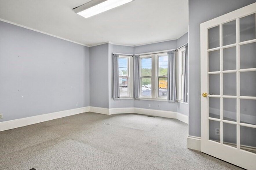 More Photos Of 182 State St, Newburyport Office For Sale