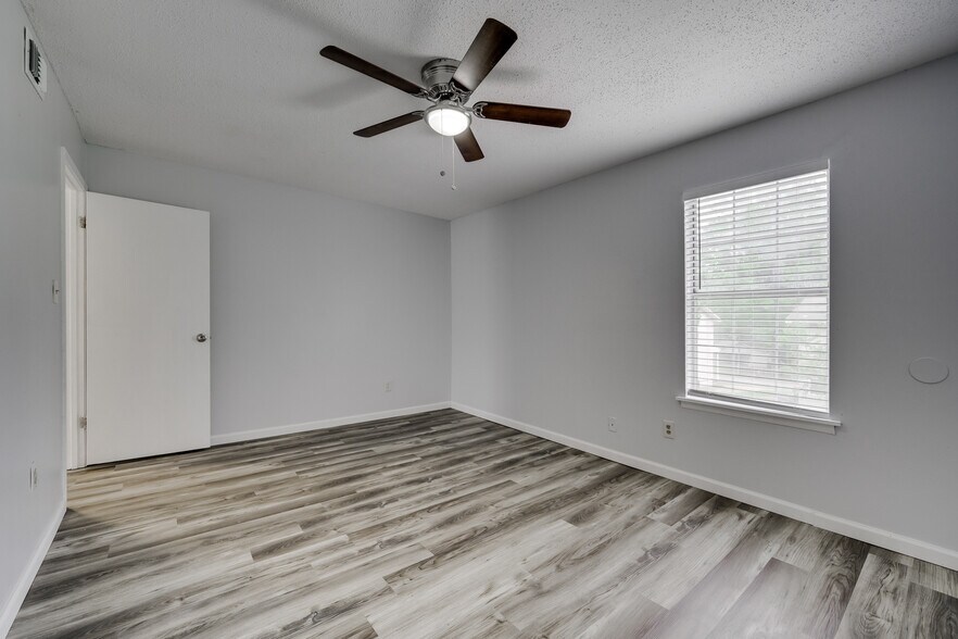 More Photos Of 1906 W Matthews Ave, Jonesboro Apartments For Sale