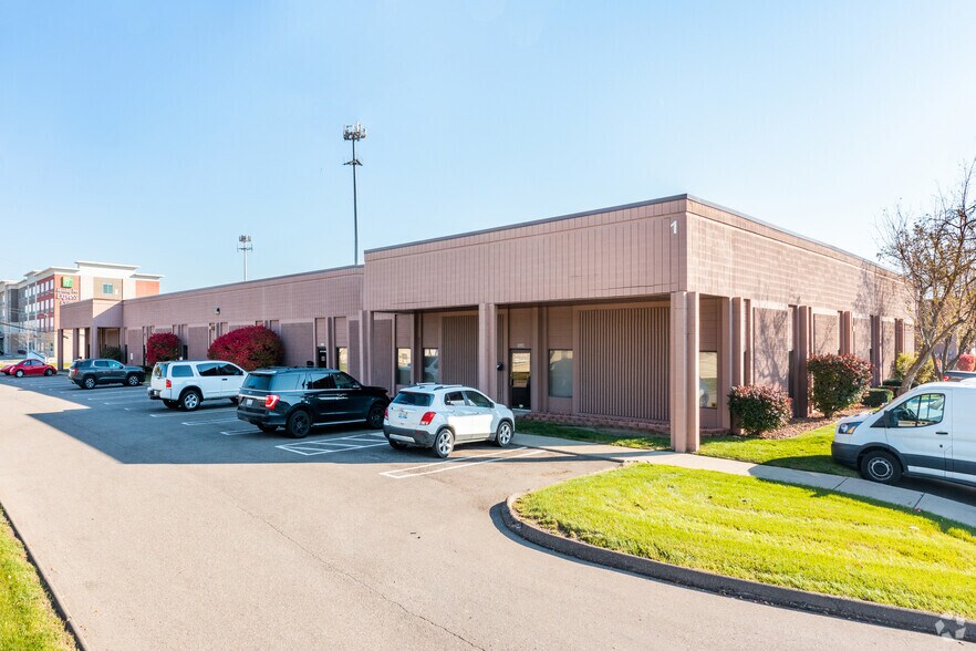 Primary Photo Of 27475-27487 Schoolcraft Rd, Livonia Unknown For Lease